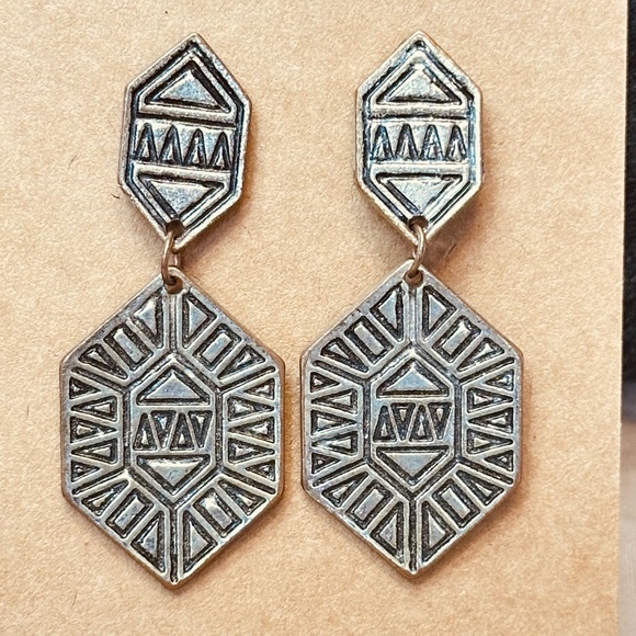 Silver Tone Post Earrings Tribal Rhombus-Shaped Hexagon Geometric Vintage - Picture 9 of 9